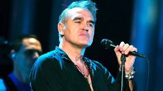 Morrissey pospuso su gira internacional por problemas de salud. Morrissey pospuso su gira internacional por problemas de salud.