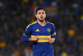 La explicación de Leandro Paredes ante el insólito error del arbitro que permitió a Boca sacar dos veces del medio