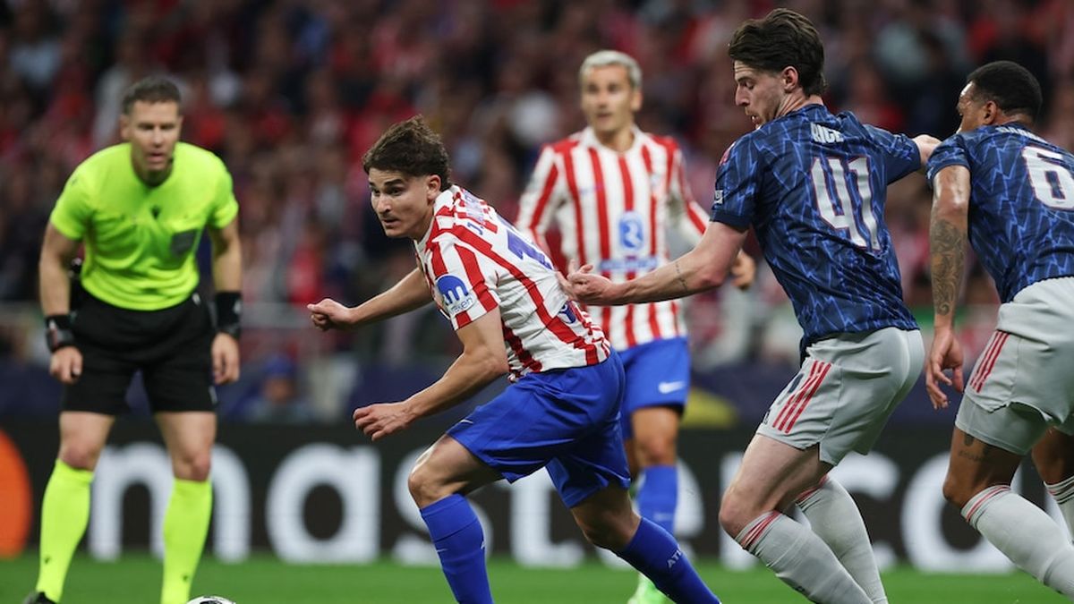 Alarma en la Selección argentina: se lesionó Julián Álvarez en la semifinal entre Atlético de Madrid y Arsenal