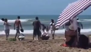 Video: violenta pelea entre churreros y vendedores ambulantes en Mar Azul Video: violenta pelea entre churreros y vendedores ambulantes en Mar Azul