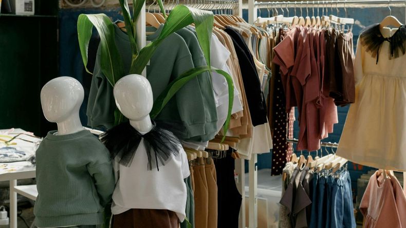 La combinación de descuentos directos y financiación sin interés convierte a esta promoción en una alternativa atractiva para planificar compras estratégicas durante la temporada.  