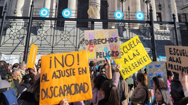 Tras varias marchas el Gobierno dispuso aumentos en las prestaciones por discapacidad.&nbsp;&nbsp;