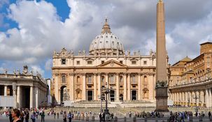 La Basílica de San Pedro fue inaugurada el 18 de noviembre de 1626. La Basílica de San Pedro fue inaugurada el 18 de noviembre de 1626.