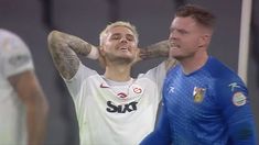 Icardi no puede creer el gol que falló. Icardi no puede creer el gol que falló.