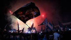 Los fanaticos apoyaron al equipo de Gustavo Costas. Los fanaticos apoyaron al equipo de Gustavo Costas.