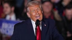 Donald Trump aseguró que Nicolás Maduro sabe mejor que nadie lo que busca con esta campaña militar norteamericana. Donald Trump aseguró que Nicolás Maduro sabe mejor que nadie lo que busca con esta campaña militar norteamericana.