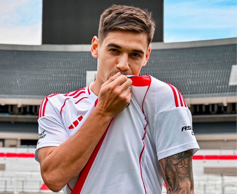 El Chino y su amor por la camiseta de River.