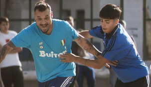 El exfutbolista jugó en el potrero de Diego Maradona con Benjamín Agüero. El exfutbolista jugó en el potrero de Diego Maradona con Benjamín Agüero.