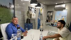 El Kun pasó por Ezeiza y tuvo una reunión con el Chiqui Tapia. El Kun pasó por Ezeiza y tuvo una reunión con el Chiqui Tapia.