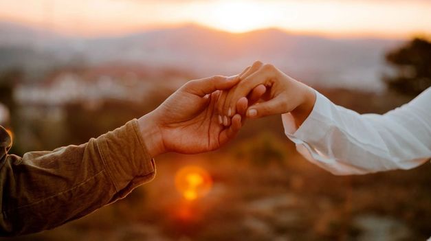 La pareja volvió a enviarse indirectas en redes sociales y los fans se ilusionan.