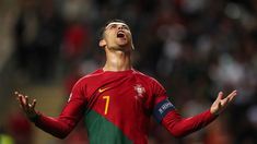 Cristiano prometió que dejaría el fútbol si Portugal sale campeón del Mundial. Cristiano prometió que dejaría el fútbol si Portugal sale campeón del Mundial.
