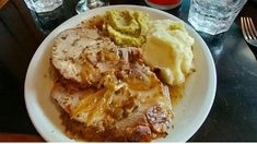 El bodegón de Buenos Aires ideal para comer rico a muy buen precio. El bodegón de Buenos Aires ideal para comer rico a muy buen precio.