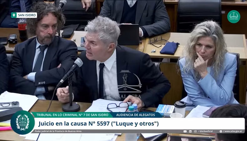 Fernando Burlando durante su alegato en el juicio por la muerte de Diego Maradona.