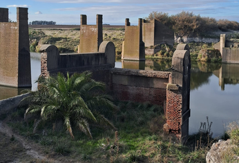 Turismo: el lugar ideal para actividades como kayak, rappel y camping. Turismo: el lugar ideal para actividades como kayak, rappel y camping.