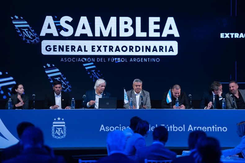 Chiqui Tapia encabezó una asamblea de la AFA. Chiqui Tapia encabezó una asamblea de la AFA.