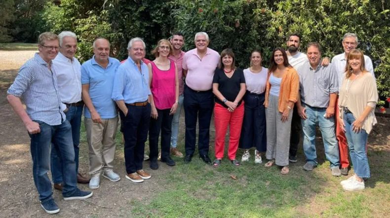 Bullrich y equipo.