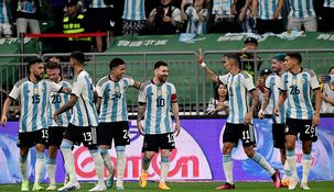 Messi celebra el gol más rápido de su carrera. Messi celebra el gol más rápido de su carrera.