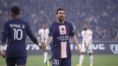 La felicitación de Neymar a Messi tras el golazo. La felicitación de Neymar a Messi tras el golazo.