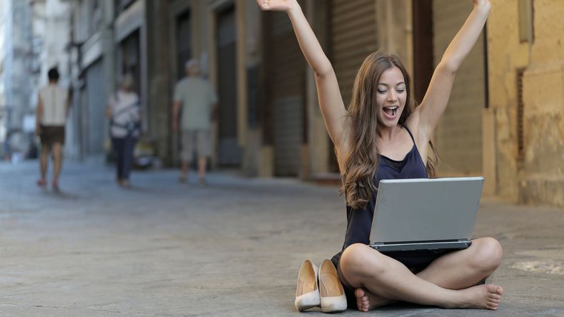 Para determinar el signo chino asociado a la buena fortuna en lo laboral y financiero en un año específico, es necesario conocer el año en cuestión.