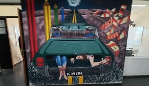 Uno de lo smurales pintados por los alumnos.