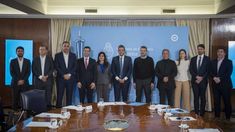 Los funcionarios y los empresarios se pusieron de acuerdo. Los funcionarios y los empresarios se pusieron de acuerdo.