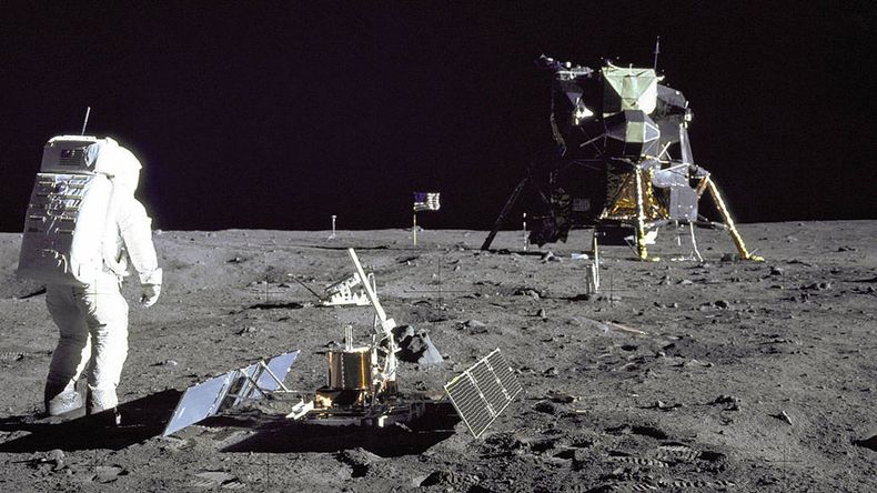 Para llevar a cabo la investigación, la NASA recurrió a los descubrimientos que lograron los astronautas del Apolo 11.
