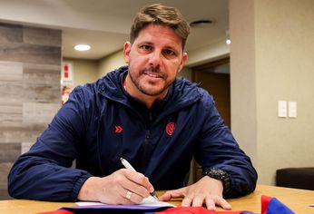 Damián Ayude es el actual entrenador de Barracas Central.