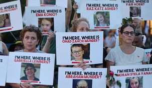 Familiares de los rehenes israelíes piden por su liberación. Familiares de los rehenes israelíes piden por su liberación.