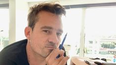 Chano publicó su celular para ayudar a los que están solos o deprimidos Chano publicó su celular para ayudar a los que están solos o deprimidos