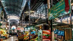 &nbsp;Cafés, puestos de comidas típicas y propuestas internacionales conviven hoy con los comercios históricos,
