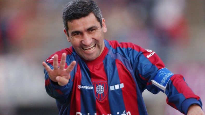 Beto Acosta en su etapa como futbolista de San Lorenzo.