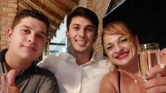 Alejandro y Alexis apuntaron contra su tío, hermano de Locomotora Oliveras. Alejandro y Alexis apuntaron contra su tío, hermano de Locomotora Oliveras.