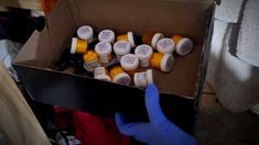 Los medicamentos tenían un sello falsificado de la ANMAT para aparentar legalidad. Los medicamentos tenían un sello falsificado de la ANMAT para aparentar legalidad.