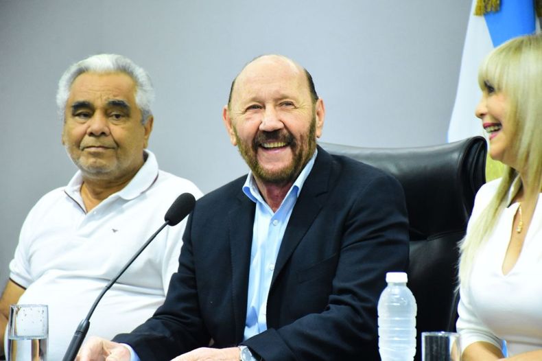 Insfrán anunció un aumento salarial del 45% para los empleados públicos