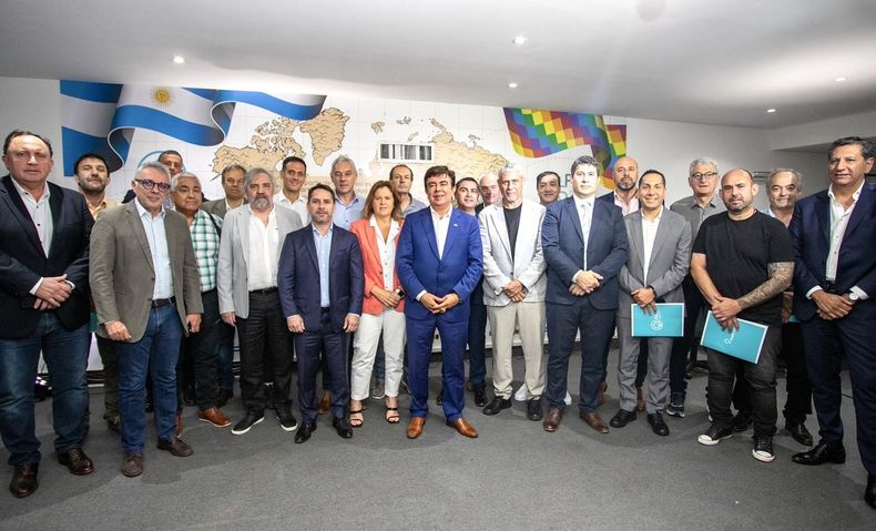 Habilitaron la feria judicial para tratar el amparo de la Federación de Municipios contra el DNU.