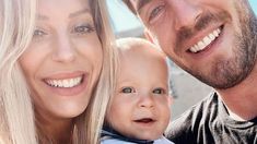 La modelo junto a su pareja y su bebé Donatello. La modelo junto a su pareja y su bebé Donatello.