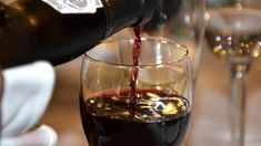 Cinco Malbec a menos de $1000. Cinco Malbec a menos de $1000.