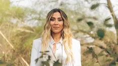 La moda bicolor está impactando fuerte en el look de las famosas. La moda bicolor está impactando fuerte en el look de las famosas.