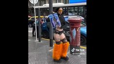 La particular campaña de Milky Dolli en la calle para ingresar a la casa de Gran Hermano La particular campaña de Milky Dolli en la calle para ingresar a la casa de Gran Hermano