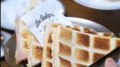 Con opciones como medialunas, café con leche y tostados, Los Galgos se destaca por sus propuestas de mañana y tarde para todos los gustos. Con opciones como medialunas, café con leche y tostados, Los Galgos se destaca por sus propuestas de mañana y tarde para todos los gustos.