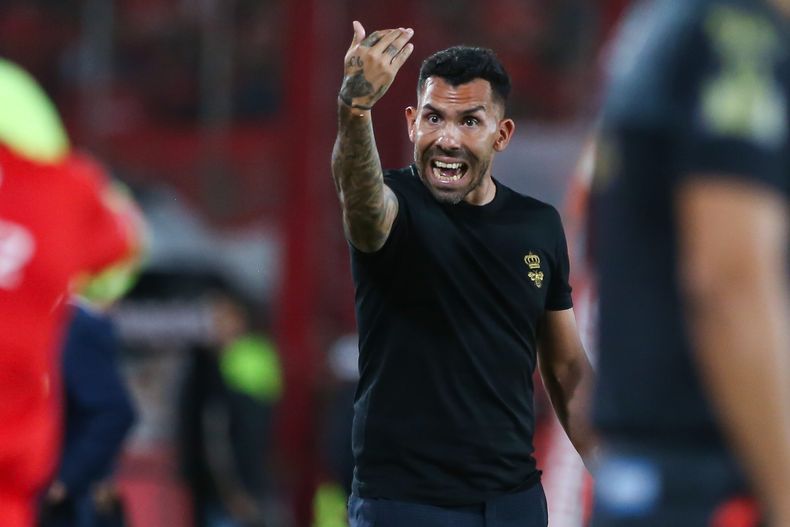 Se confirmó la sanción a Carlos Tévez tras sus acusaciones contra el árbitro Pablo Dóvalo