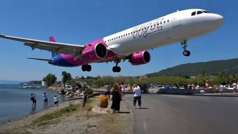 Aterrizaje en la isla de Skiathos.