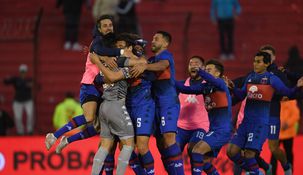 El delirio de los jugadores de Tigre después de pasar a la final de la Copa de la Liga.
