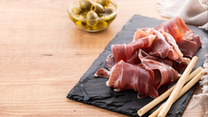 Prohibieron ingresar jamón ibérico al país. Prohibieron ingresar jamón ibérico al país.
