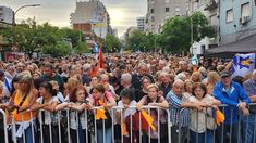 Masivo acto en Almagro para exigir la liberación de los rehenes de Hamás y en repudio al asesinato de la familia Bibas. Masivo acto en Almagro para exigir la liberación de los rehenes de Hamás y en repudio al asesinato de la familia Bibas.