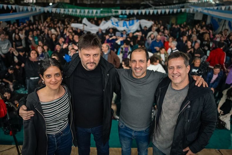 El acto de Fuerza Patria ante cientos de militantes en el barrio de San Cristóbal.