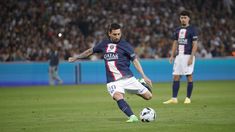 Messi, en busca de un récord de Cristiano Ronaldo. Messi, en busca de un récord de Cristiano Ronaldo.