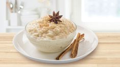 Los ingredientes básicos del arroz con leche son simples: arroz, leche, azúcar y canela. Los ingredientes básicos del arroz con leche son simples: arroz, leche, azúcar y canela.