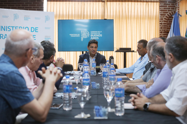 Martín Marinucci encabezó el encuentro con empresarios del transporte.