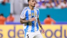 Paredes volvió a ser titular contra Colombia. Paredes volvió a ser titular contra Colombia.